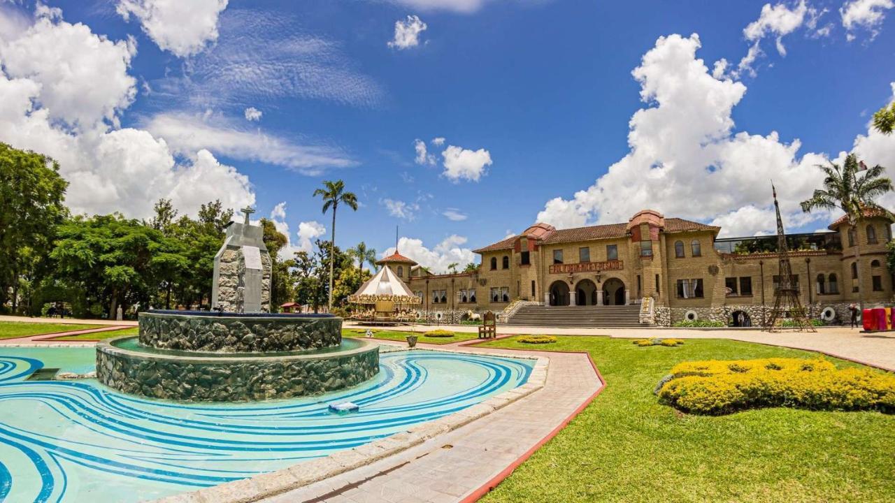 אוריסבה Hotel Catalina מראה חיצוני תמונה