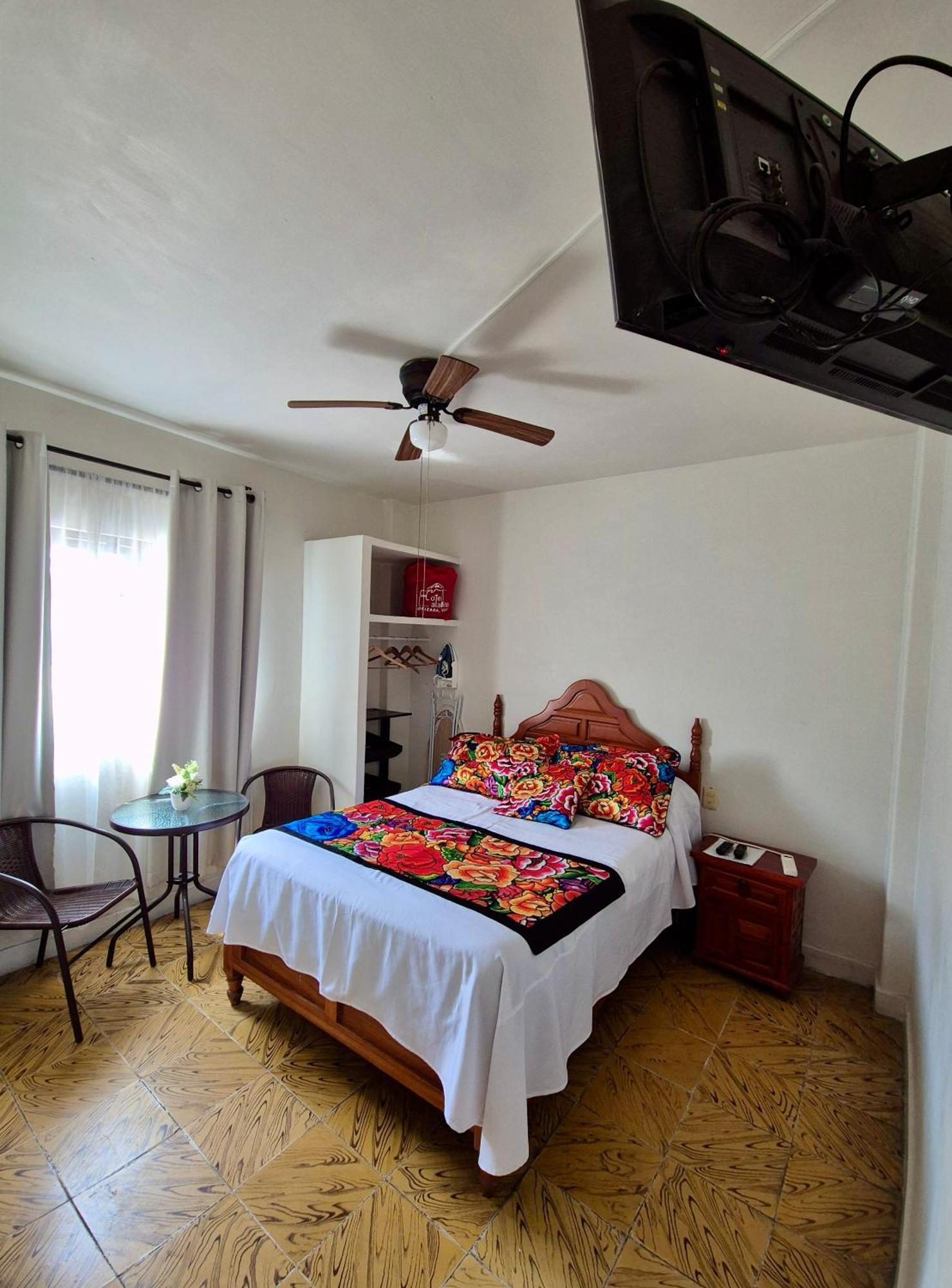 אוריסבה Hotel Catalina מראה חיצוני תמונה