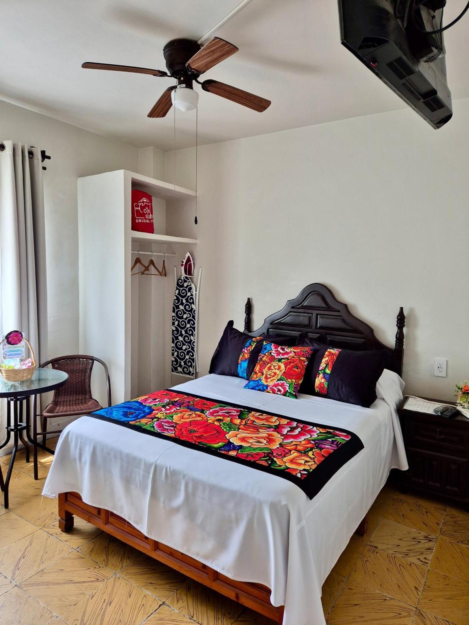 אוריסבה Hotel Catalina מראה חיצוני תמונה