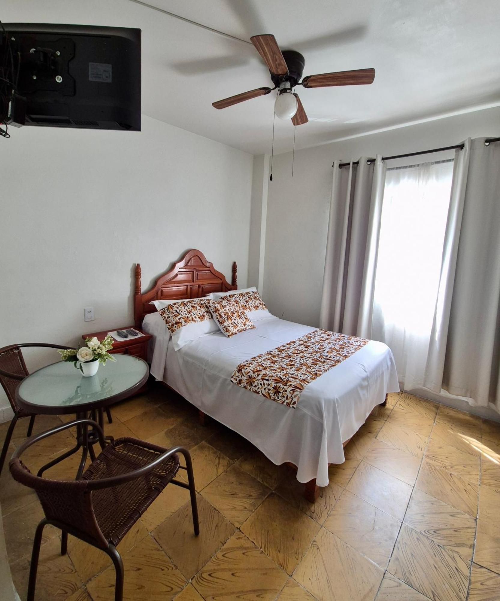 אוריסבה Hotel Catalina מראה חיצוני תמונה