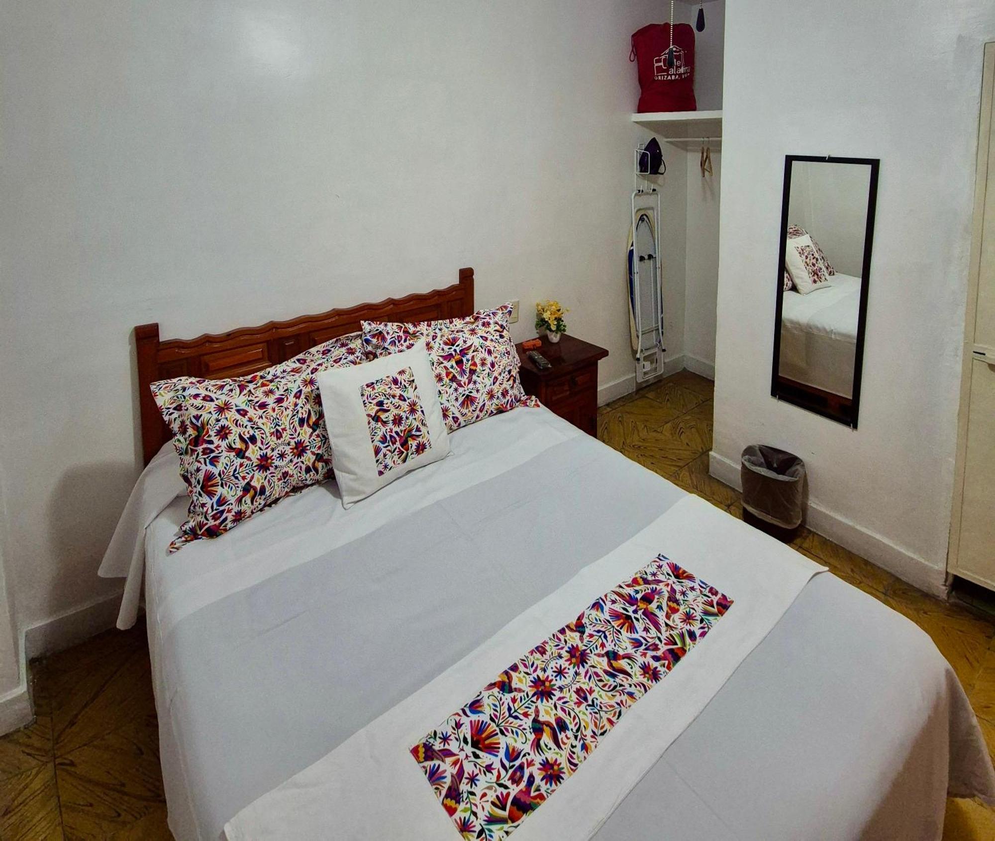 אוריסבה Hotel Catalina מראה חיצוני תמונה