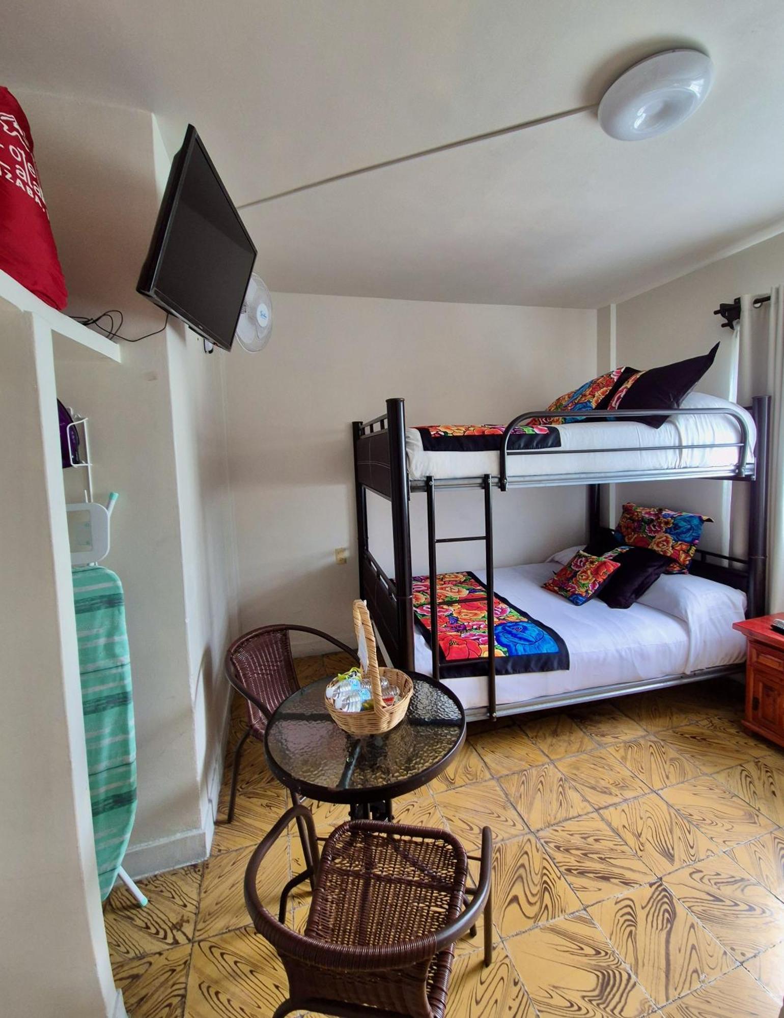 אוריסבה Hotel Catalina מראה חיצוני תמונה